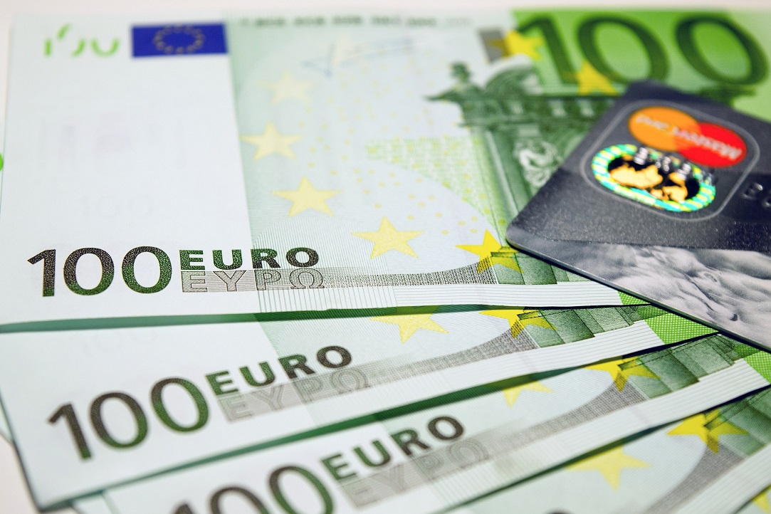 Euro cash bills